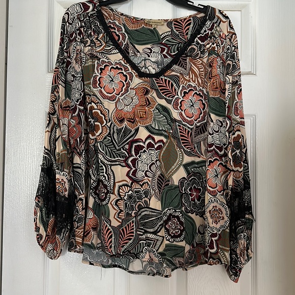 Democracy Tops - Democracy long sleeve tunic with lace detail on sleeves